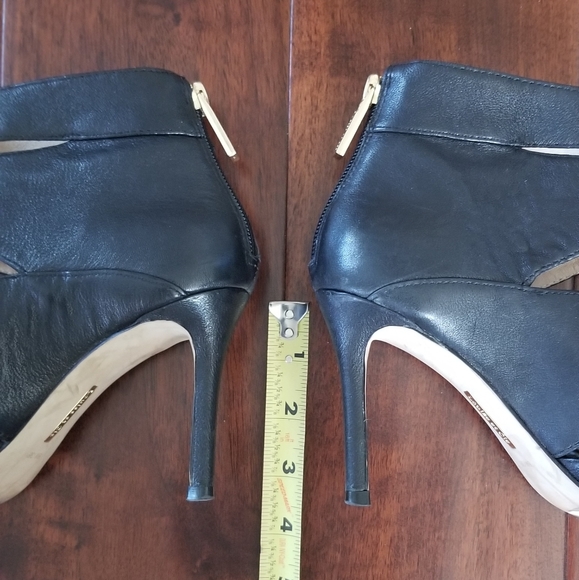 LOUISE ET CIE "Sarmienta" Black Leather Pointy Toe Booties - Size 6 - Picture 8 of 12